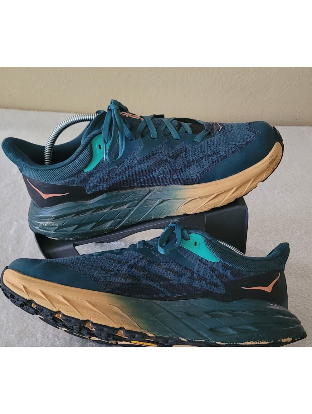 Hoka One One Speedgoat 5 GTX Womens 11 B Sneakers Trail Green Running Walking